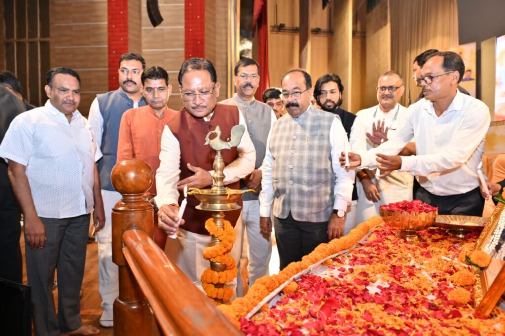 RAIPUR : छत्तीसगढ़ की धरती सदा से रही है साहित्य और संस्कृति की धरा : मुख्यमंत्री श्री विष्णु देव साय yuva kavi sammelan